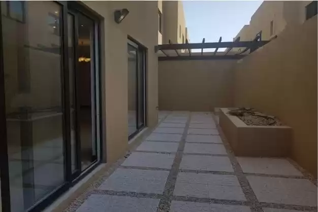 Résidentiel Propriété prête 5 chambres S / F Villa à Compound  a louer au Al-Sadd , Doha #12241 - 1  image 
